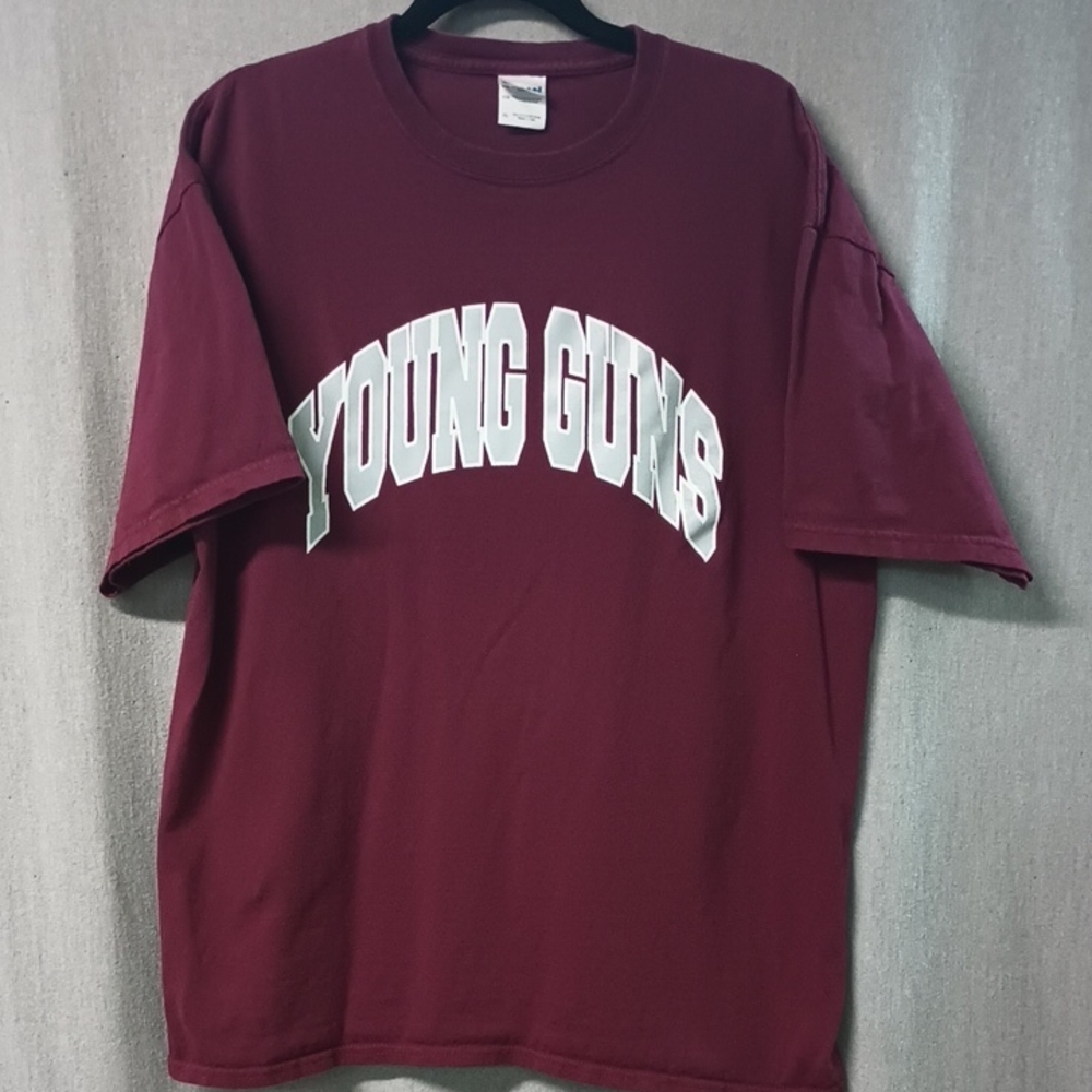 Gilden Unisex Size XL Young Guns Short Sleeve T-Shirt Maroon 100% Cotton